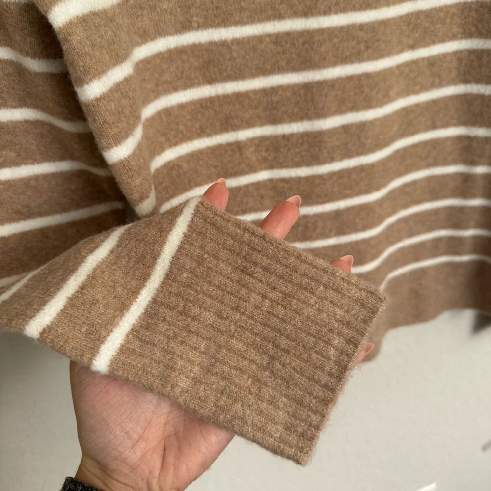 NWT J.Crew Extra Soft Tan White Merino Wool Blend Sweater Size Small Preppy Cozy